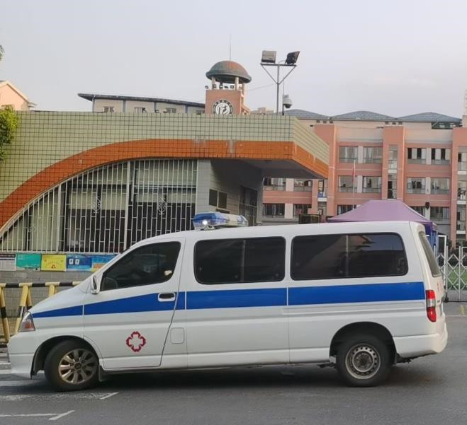 广宁救护车出租护送骨折病人一公里多少钱